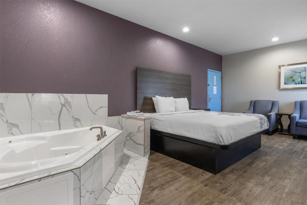 King Suite with Spa Bath interior